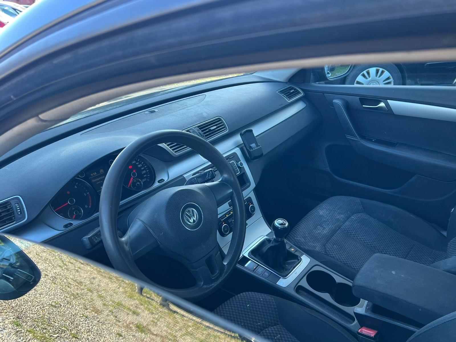 Volkswagen Passat 2011 — photo 7