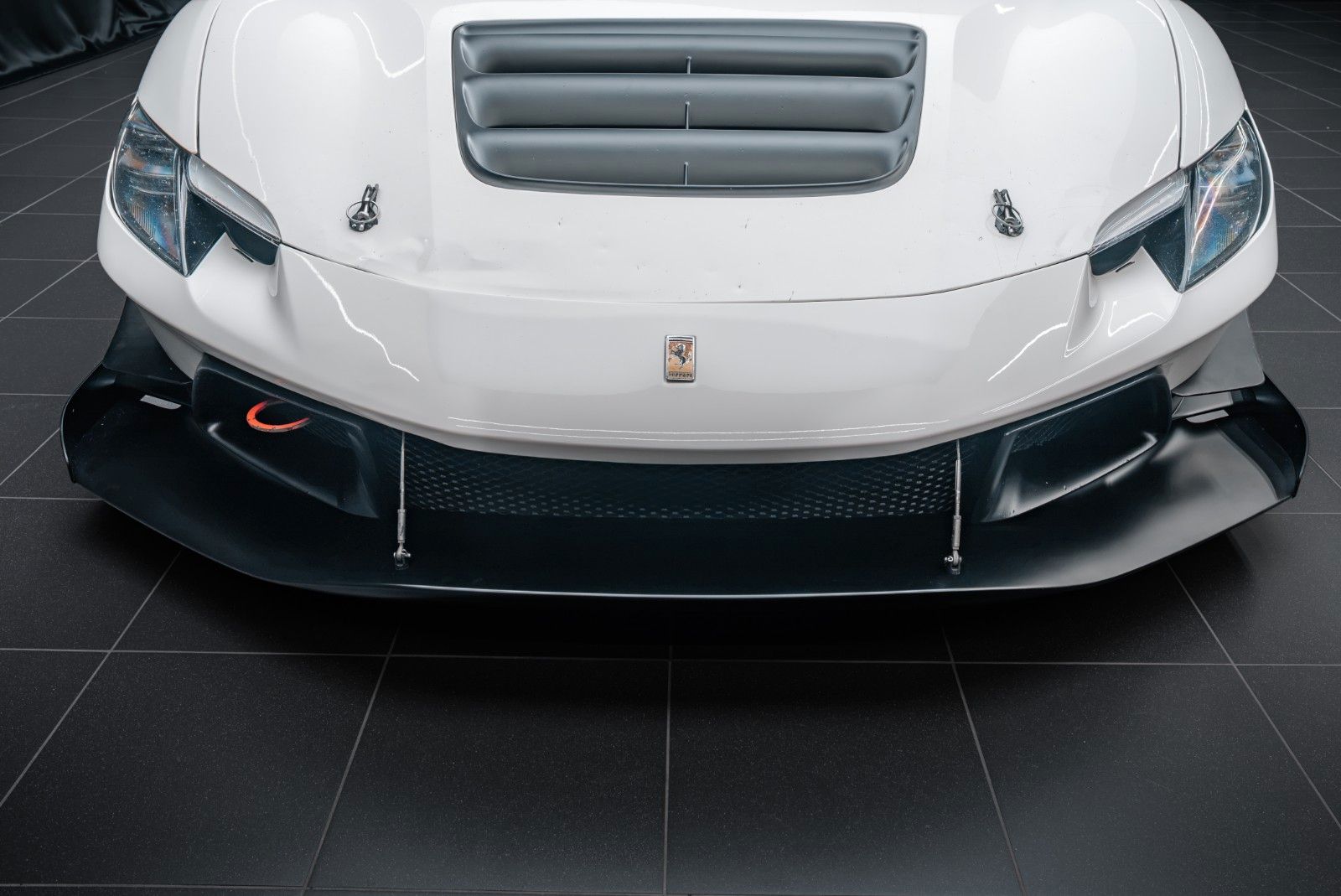 Fahrzeugabbildung Ferrari 296 Challenge TOP/PASSENGER SEAT/SILENCERS