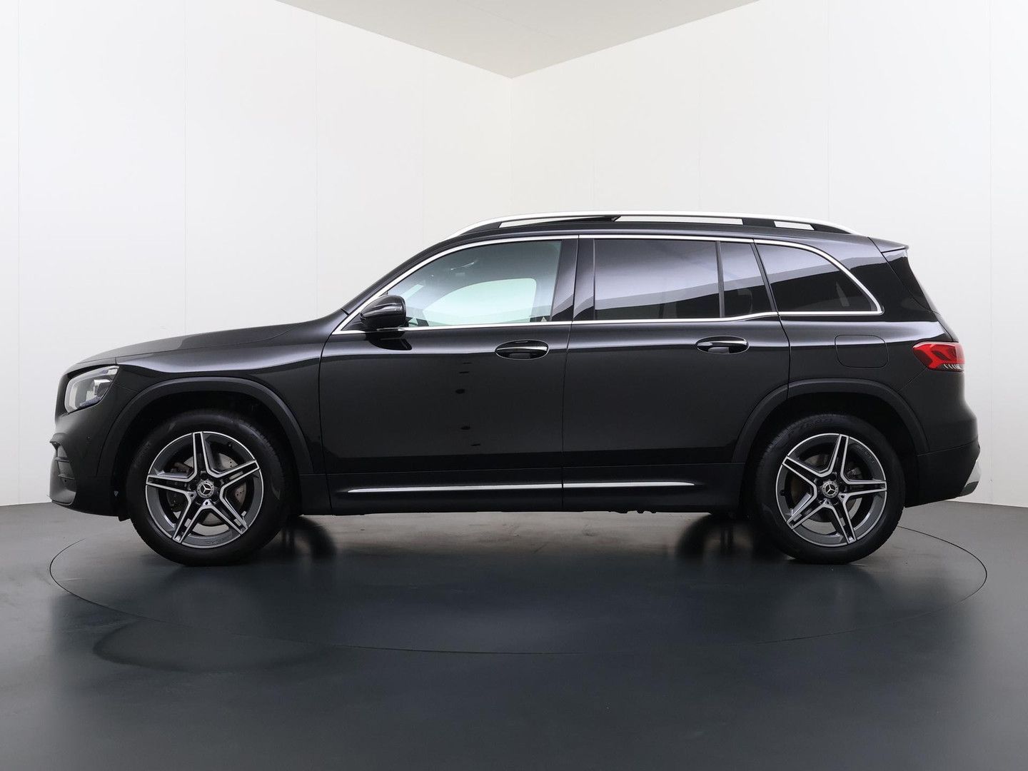Mercedes-Benz GLB 200 AMG Line Premium 7 sitze | AHK Wegklapba imagem 3