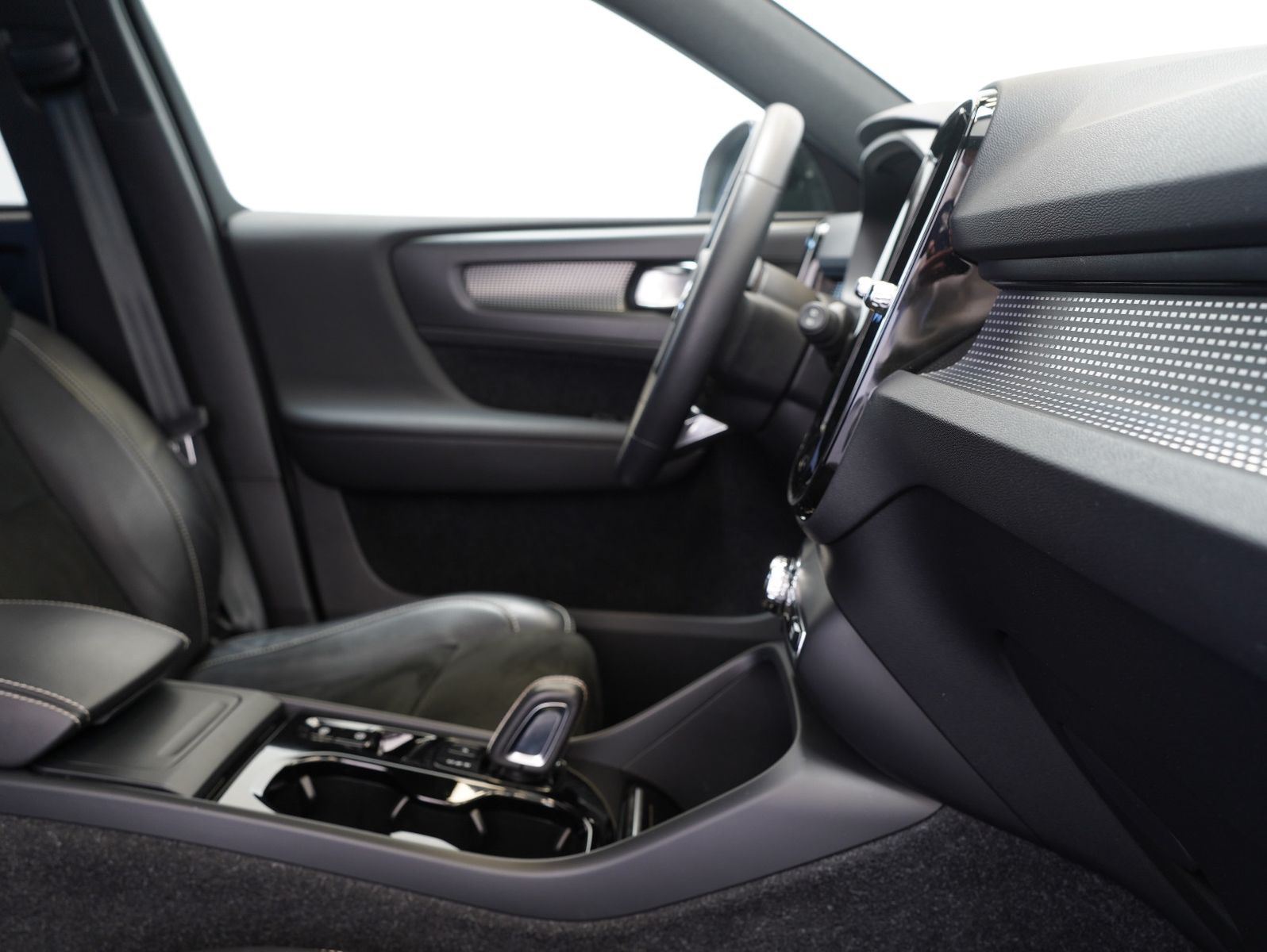 Fahrzeugabbildung Volvo XC 40 T4 R Design INTELLISAFE/LED/360°