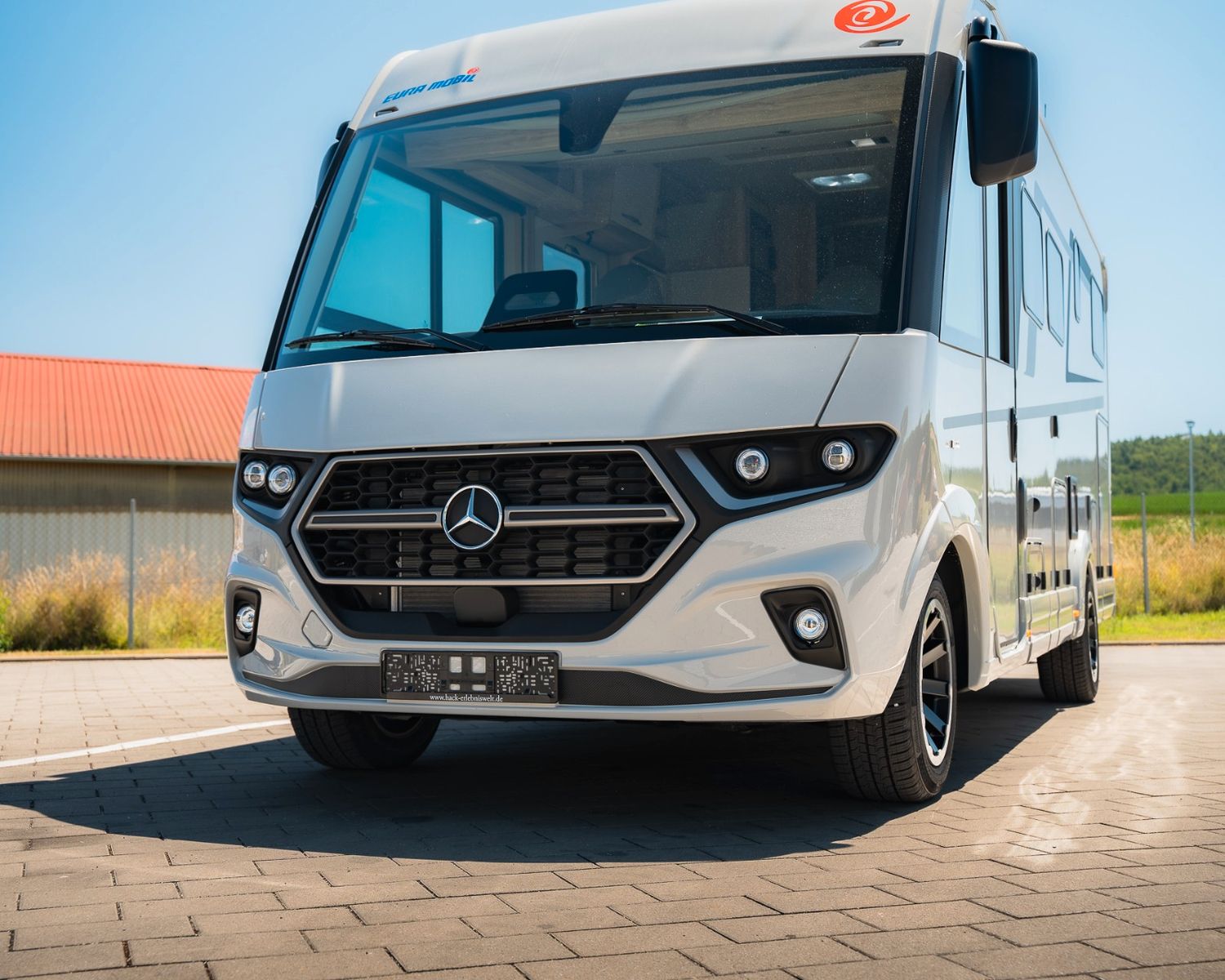 Fahrzeugabbildung Eura Mobil Integra Line 726 EF GT Delta / Hubstützen