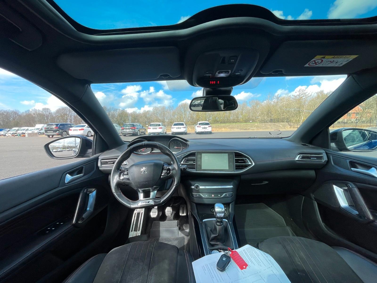 Peugeot 308 2015 — photo 19