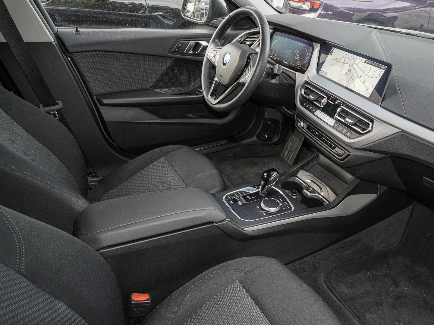 BMW 118i RFK NAVI LED PDC V H DAB Parkass. Tempomat foto 4