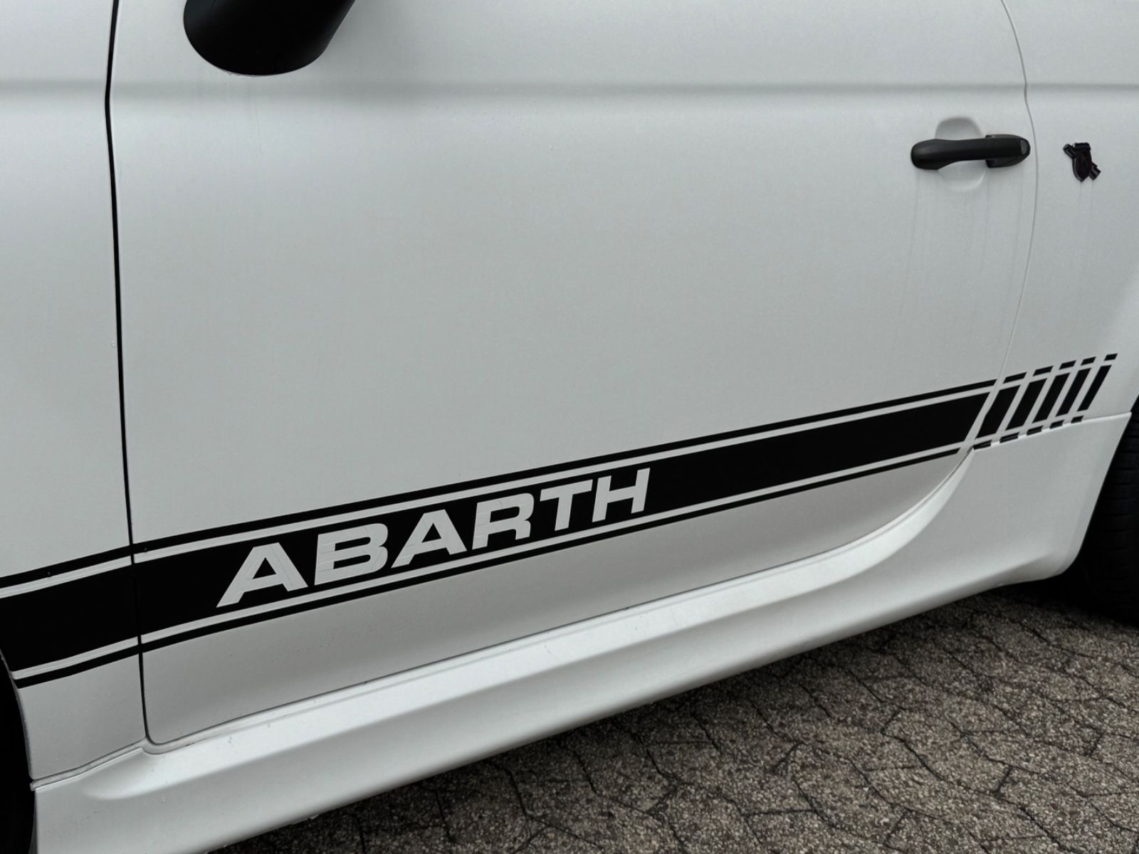 Fahrzeugabbildung Abarth 595 esseesse/CARBON/Akrapovic/MATT/Maxton-Design