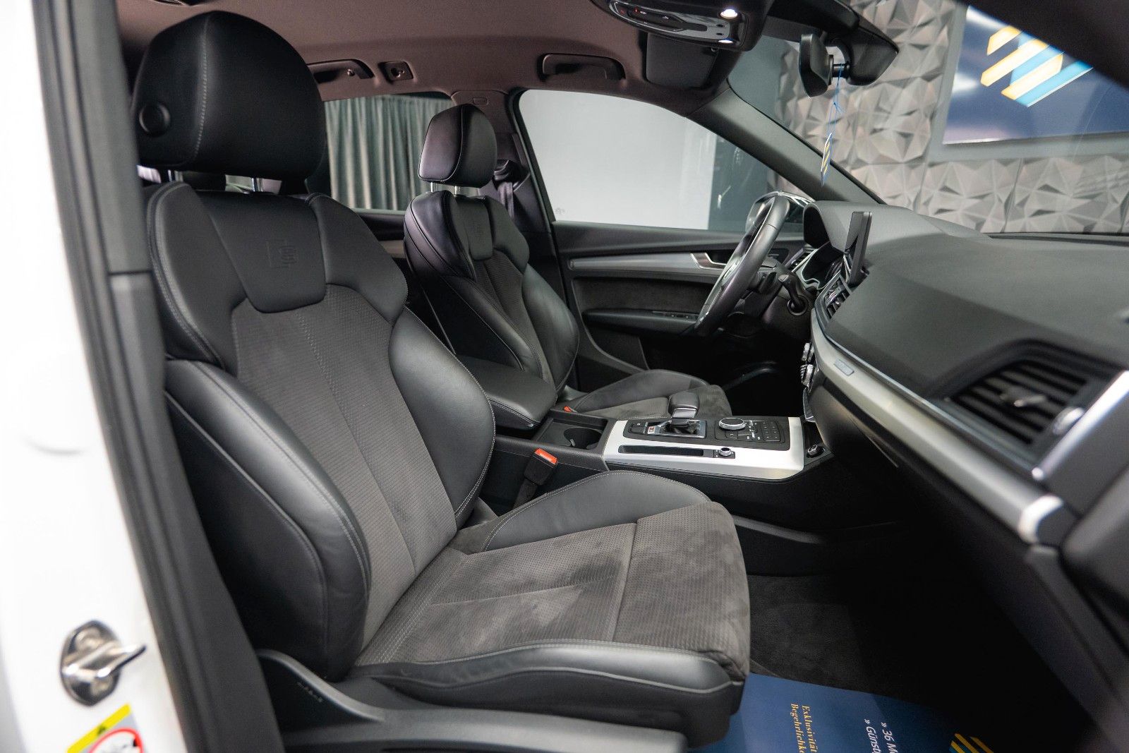 Fahrzeugabbildung Audi SQ5 3.0 TDI quattro Optik-Paket Schwarz *LED*19%