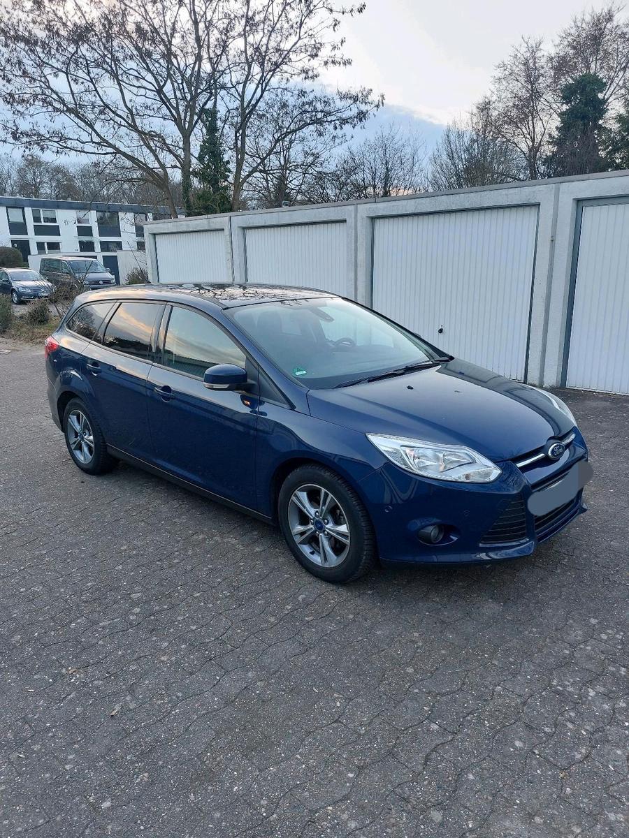 Ford Focus 2014 — interior