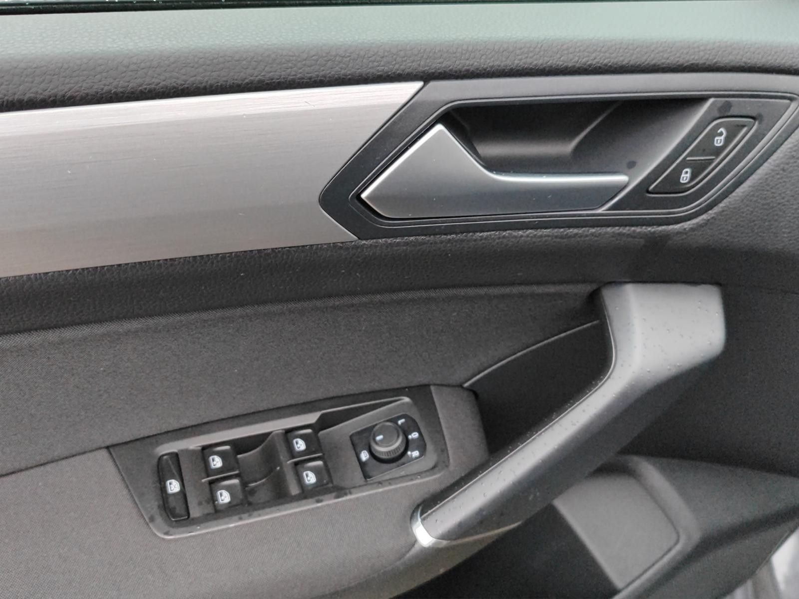 Fahrzeugabbildung Volkswagen Touran Comfortline *Massage*Sitzheizung*Apple*