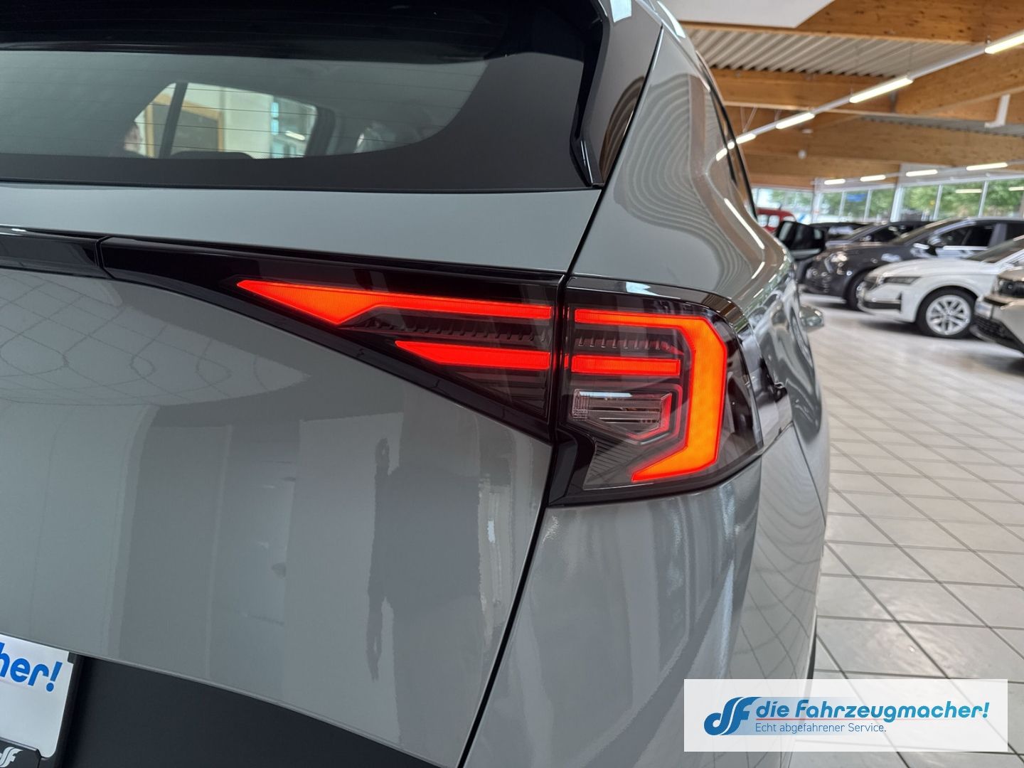 Fahrzeugabbildung Kia Sportage 1.6 T-GDI AWD 7DCT 2-Zonen-Klimaautomat