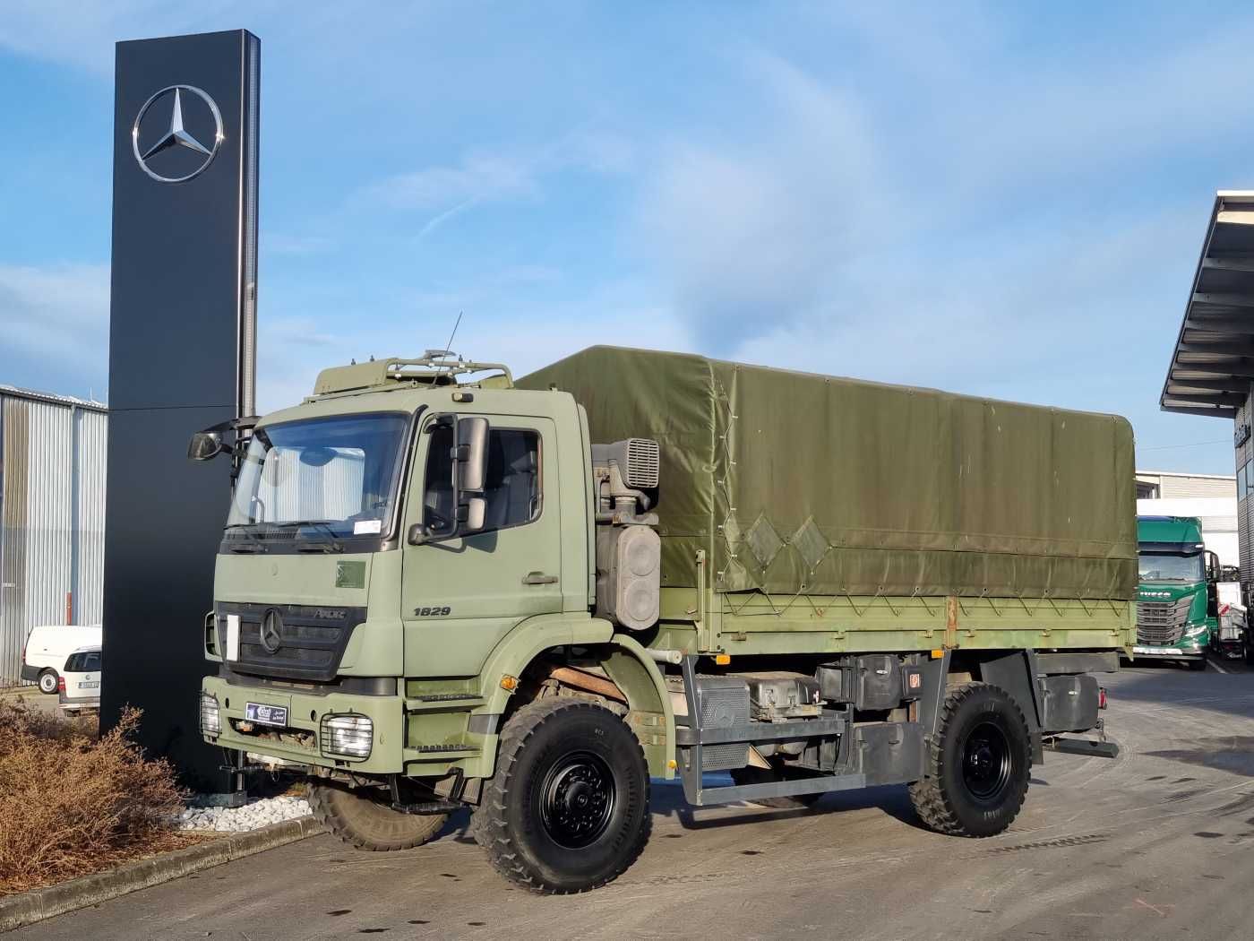 Fahrzeugabbildung Mercedes-Benz Axor 1829 A 4x4 Pritsche/Plane 10 Stück