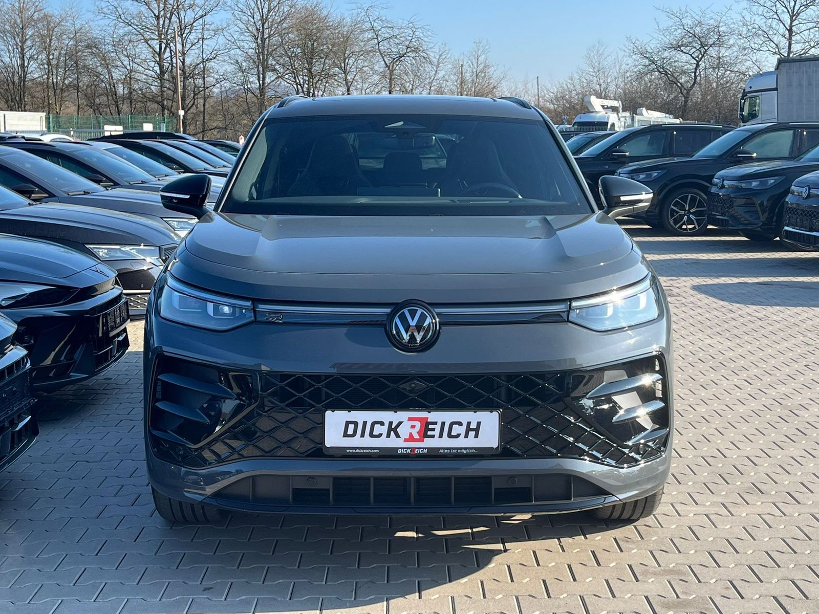 Fahrzeugabbildung Volkswagen Tayron 2.0 TDI 4M R-Line BLACK*7Si*MATRIX*PANO