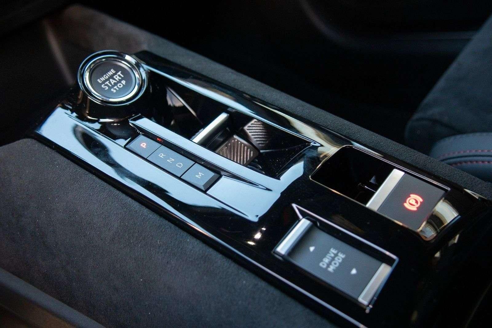 Fahrzeugabbildung Alfa Romeo Junior Elettrica 280 PS  Veloce Sport+Technpaket