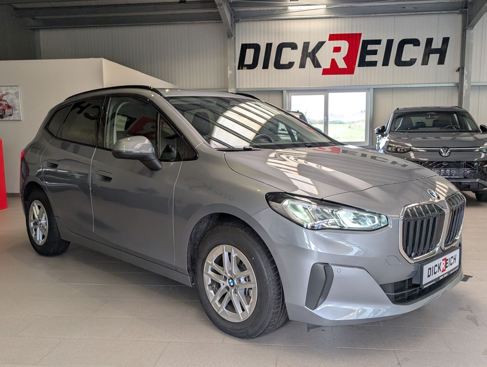 Fahrzeugabbildung BMW 218 Active Tourer d AHK Pano Cam Travel-Paket