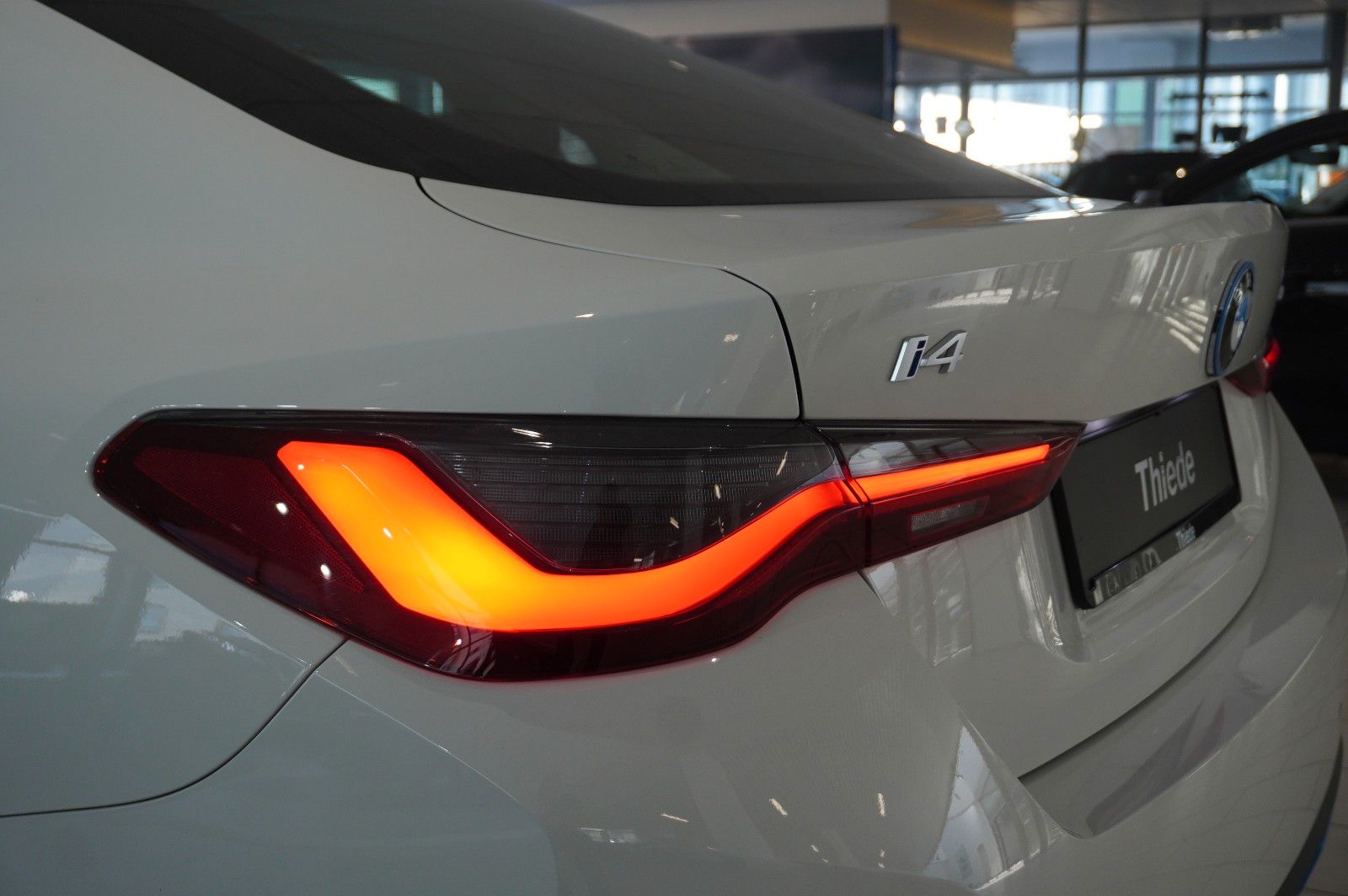 Fahrzeugabbildung BMW i4 Gran Coupe 35 eDrive 70KWH NAVI/KAMERA/SPORT