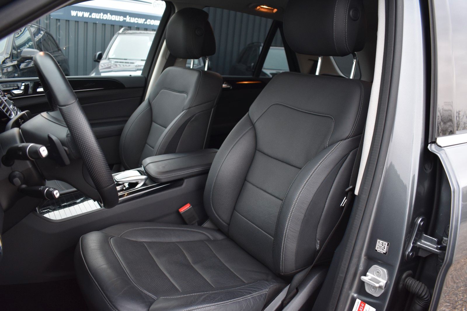 Fahrzeugabbildung Mercedes-Benz GLE 400 4Matic Distronic AHK 21* Keyless-go