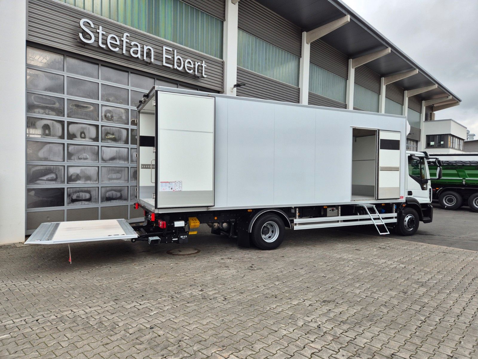 Fahrzeugabbildung Iveco Eurocargo ML160E28/P LBW Bär ThermoKing T-1200R