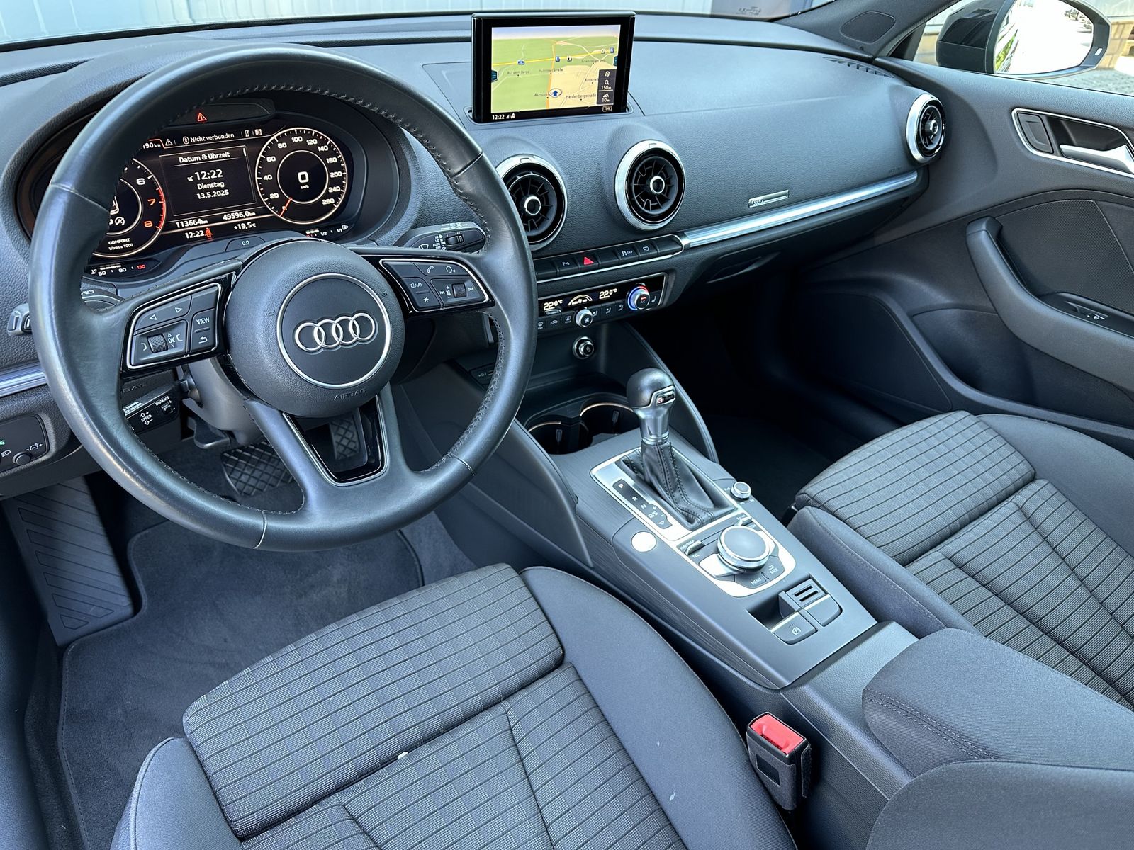 Fahrzeugabbildung Audi A3 SpB 35 TFSI S-Line Black NAV+LED+AHK+DIGDISPL