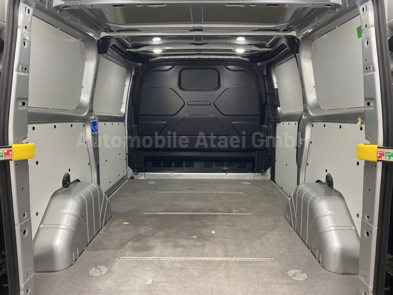 Fahrzeugabbildung Ford Transit Custom *TRAIL* LEDER+AHK+KAMERA 5581