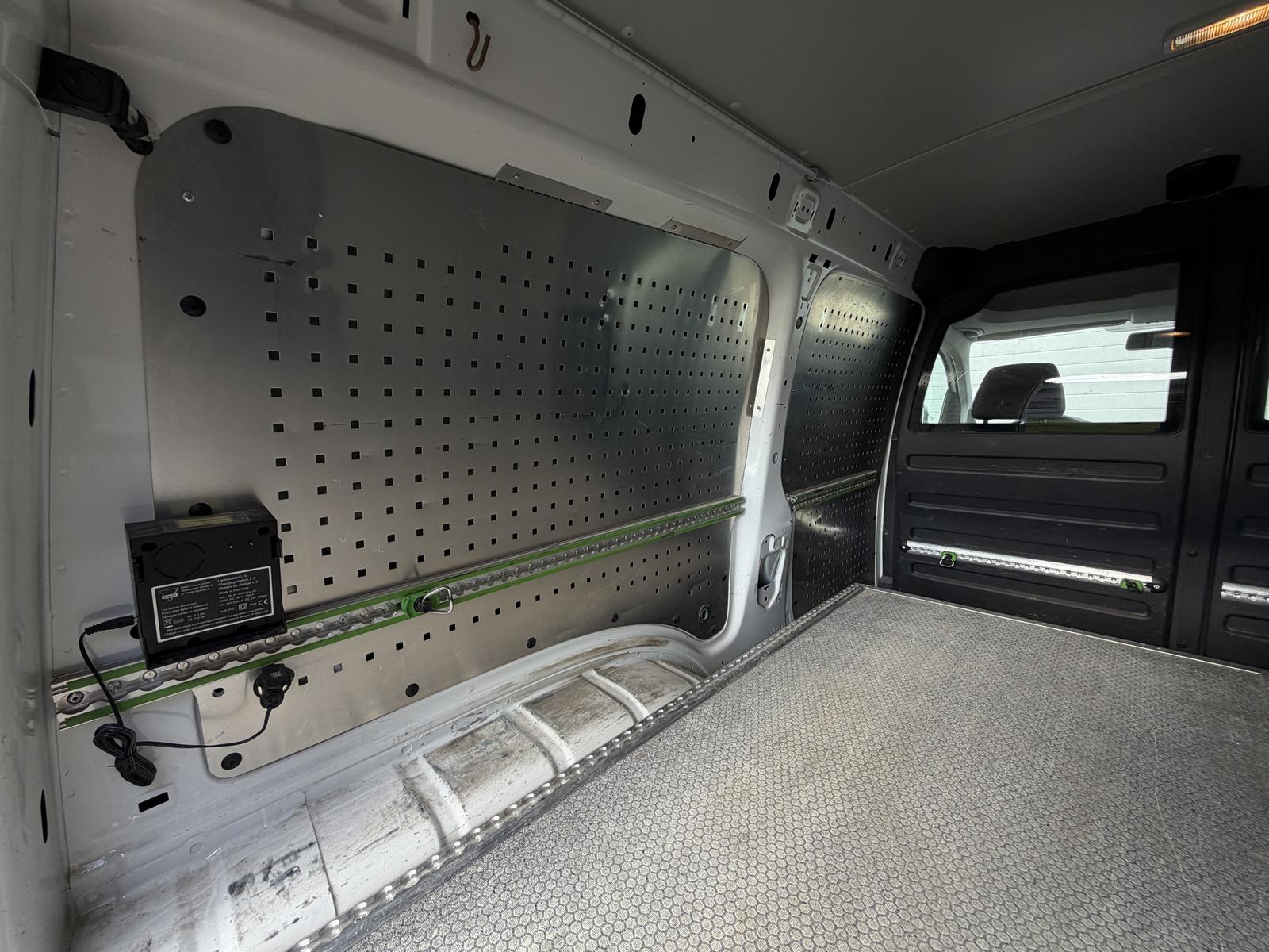 Volkswagen Caddy Maxi Kasten TGI BMT 1-HAND/Regale/AHK/CNG