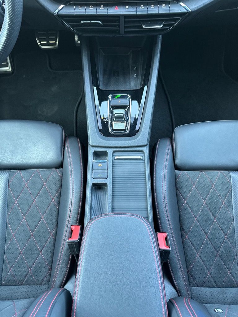 Fahrzeugabbildung SKODA Octavia Combi 2.0 TDI DSG RS Plus NAV+MATRIX+AHK