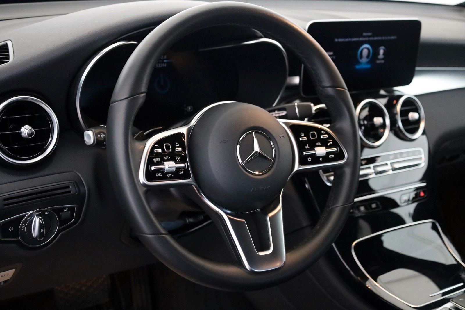 Fahrzeugabbildung Mercedes-Benz GLC 300 de 4Matic Coupè,Leder,Navi,LED,SH,Kamera