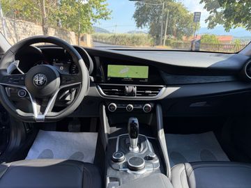 Alfa-Romeo Giulia - 10