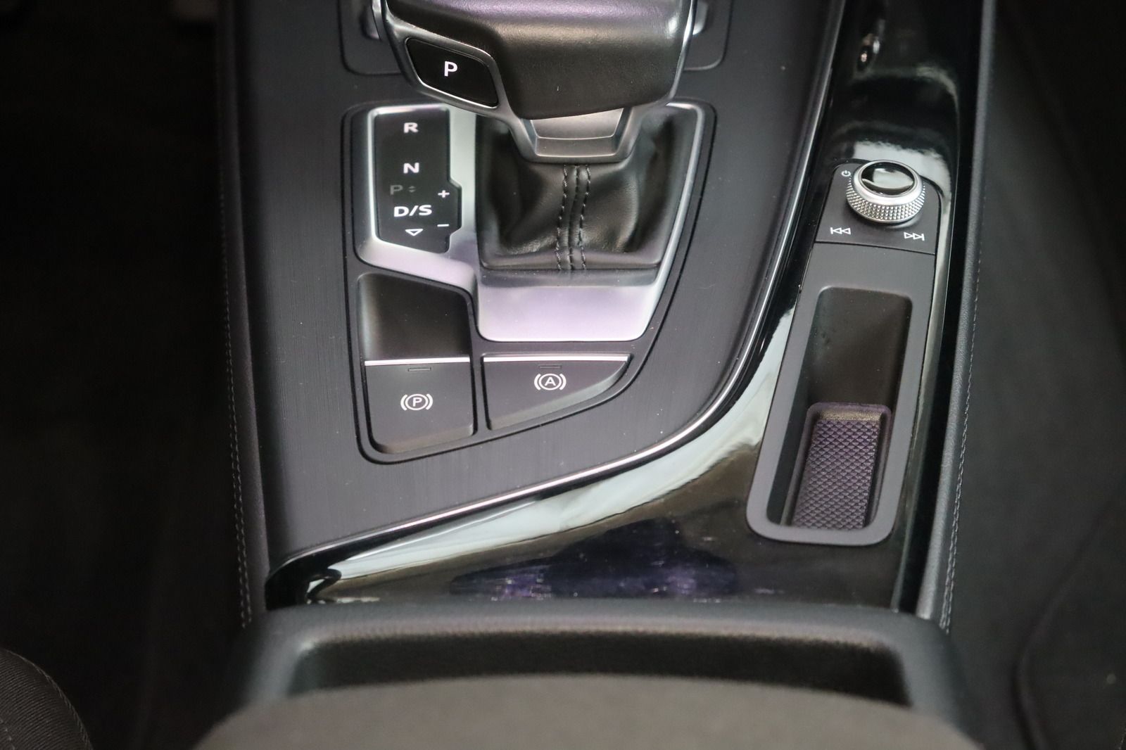 Fahrzeugabbildung Audi A4 Avant 3.0 TDI design * HUD * AHK