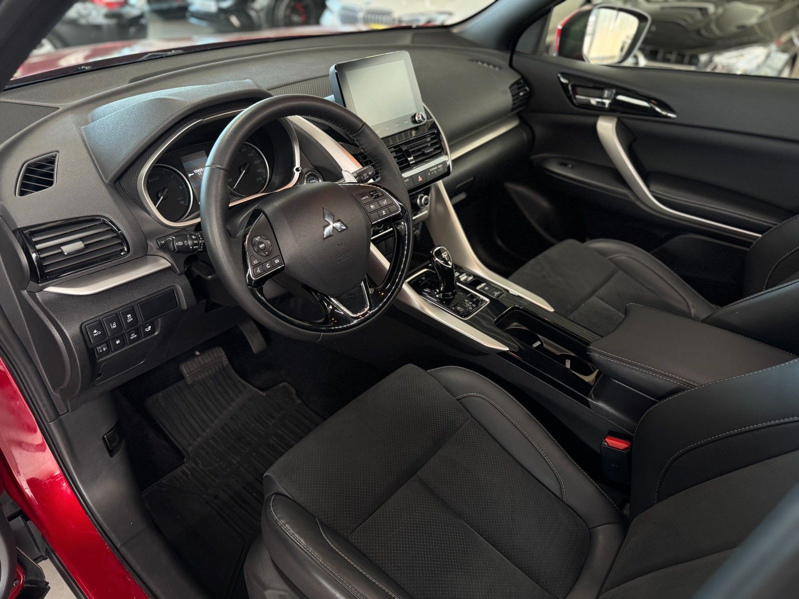 Fahrzeugabbildung Mitsubishi Eclipse Cross 2.4 PHEV Select Black 4WD "AHK"