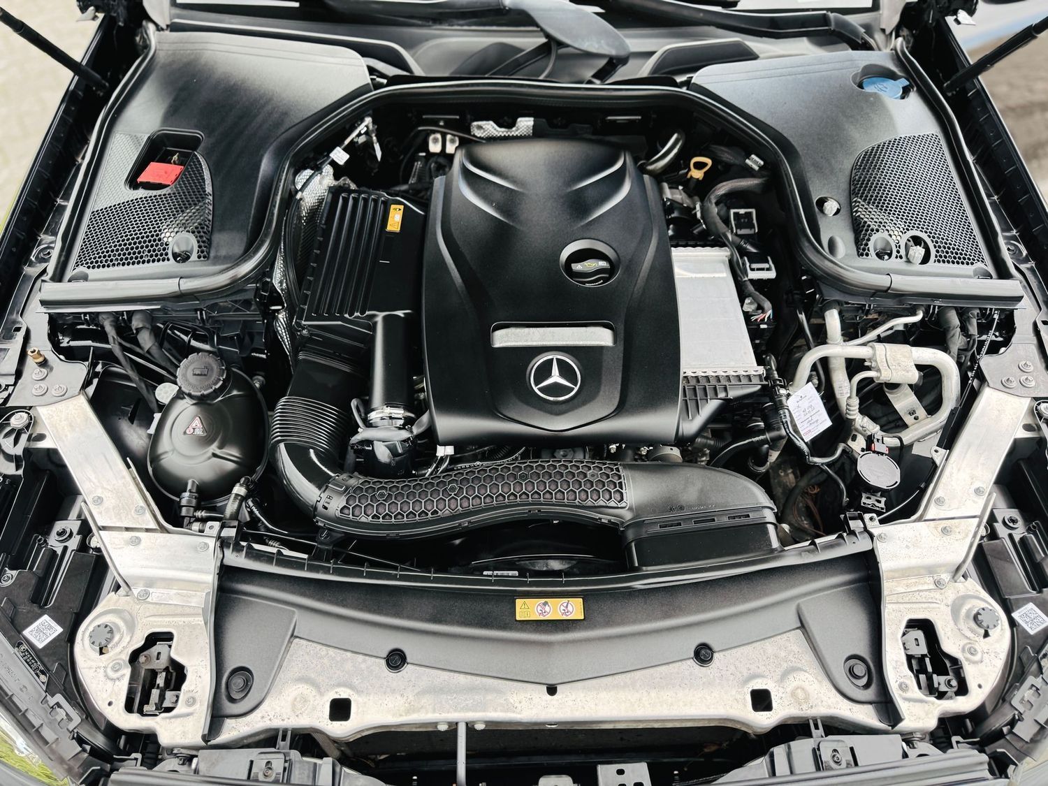 Fahrzeugabbildung Mercedes-Benz E 200 Coupé AVANTGARDE, AHK schw., RFK, Totw., L