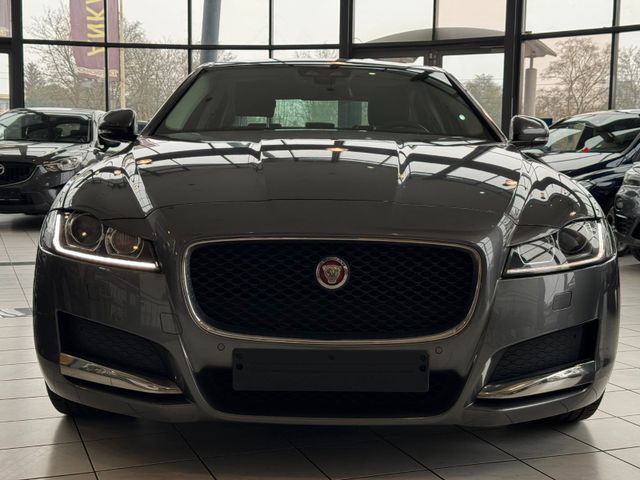 Jaguar XF 20d Schiebdach. Bi-Xenon. Navi. Sitzh. 1.HAND