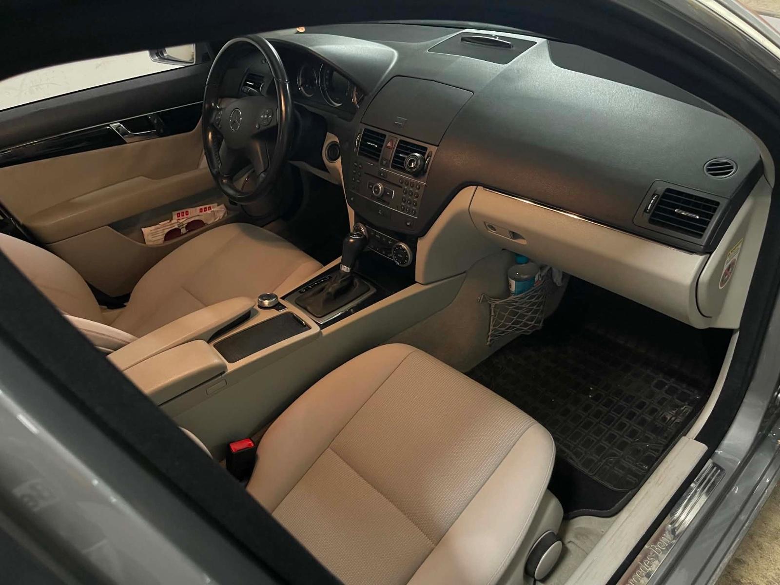 Mercedes-Benz C220 2010 — photo 11