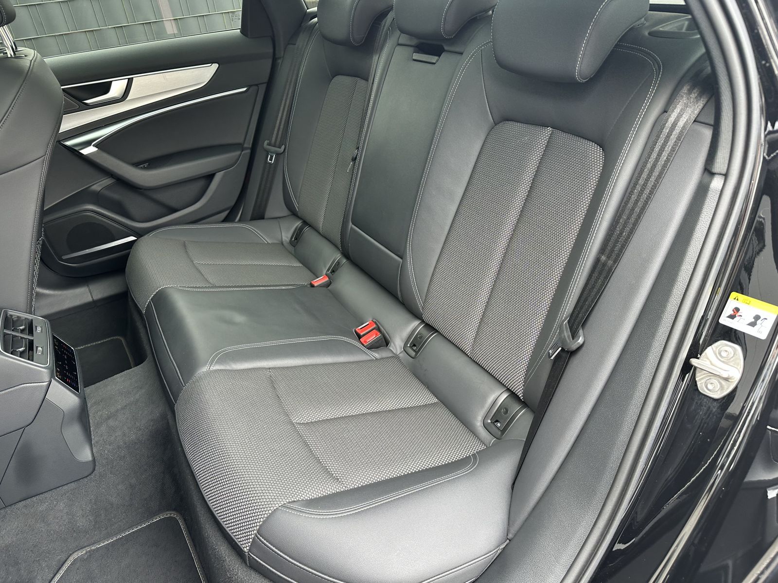 Fahrzeugabbildung Audi A6 Avant 50 TFSI e Qu S-Line+NAV+LED+AHK+PANO+VC