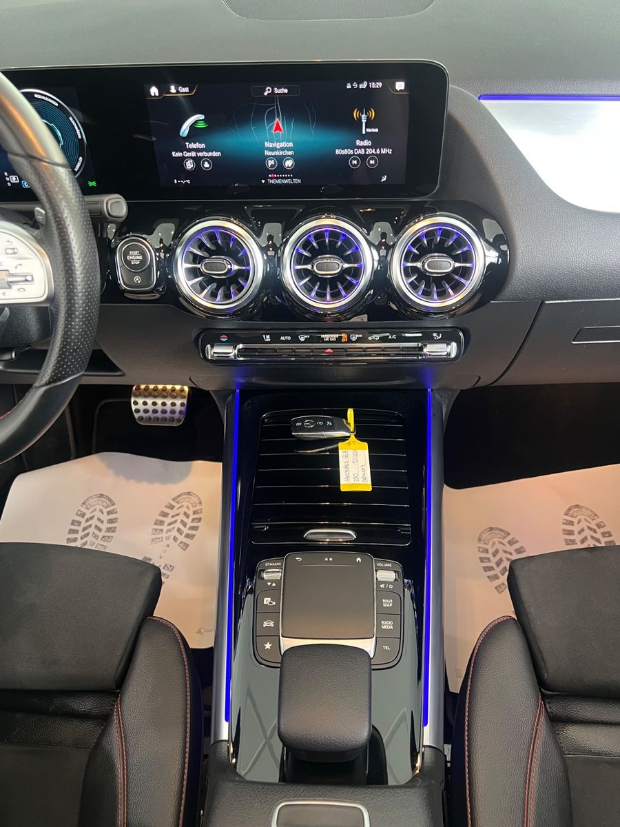Fahrzeugabbildung Mercedes-Benz GLA 250 4Matic* AMG Line * PANORAMADACH *