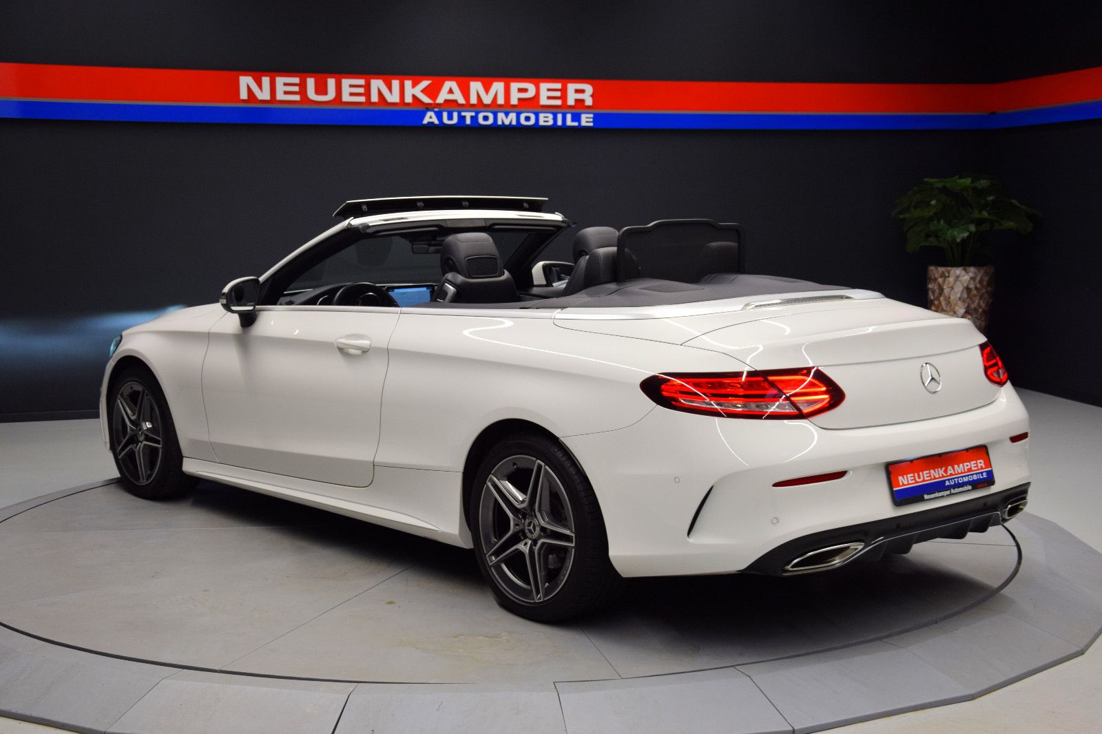 Fahrzeugabbildung Mercedes-Benz C 200 Cabrio 9G-TRONIC AMG-Line HuD Kamera LED