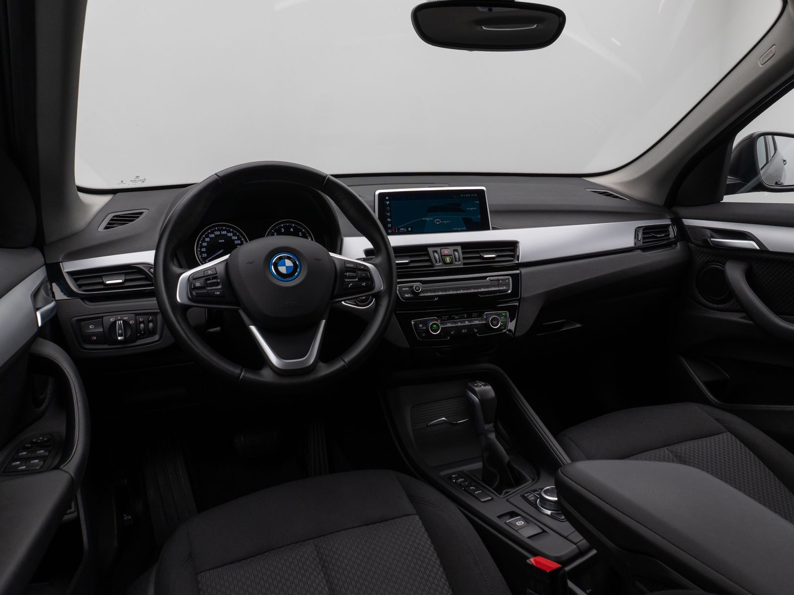 Fahrzeugabbildung BMW X1 xD25e Parkassist DAB Lordos Geschwindigkeitsr