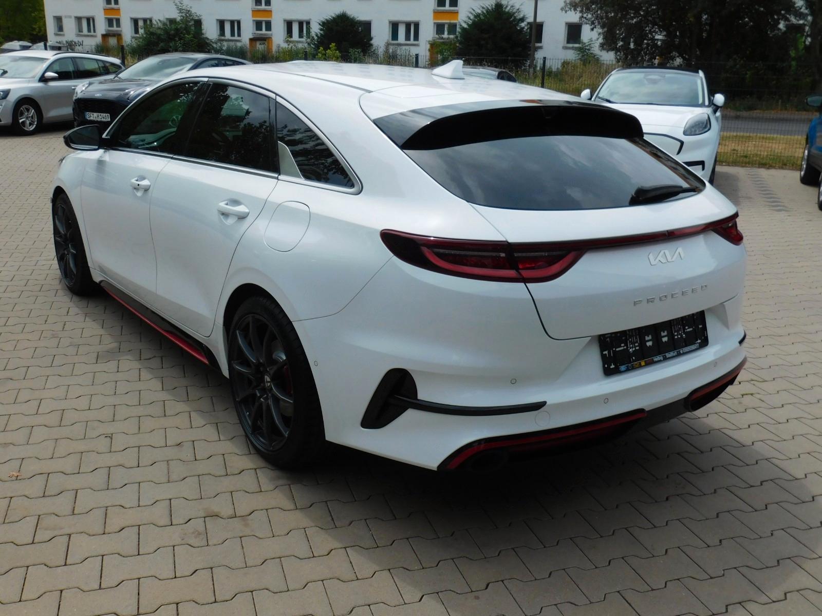 Kia ProCeed 1.6T-GDI DCT7 GT*LED*NAV*KAM*ACC
