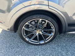 PORSCHE Cayenne Turbo Coupe Leichtbau Sport-Paket PD1 PORSCHE Cayenne Turbo Coupe Leichtbau Sport-Paket PD1
