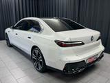 BMW M760 e xDrive M-SPORT|TV|B&W|SKY-LOUNGE|MEGAVOLL - BMW M760 mit Panoramadach