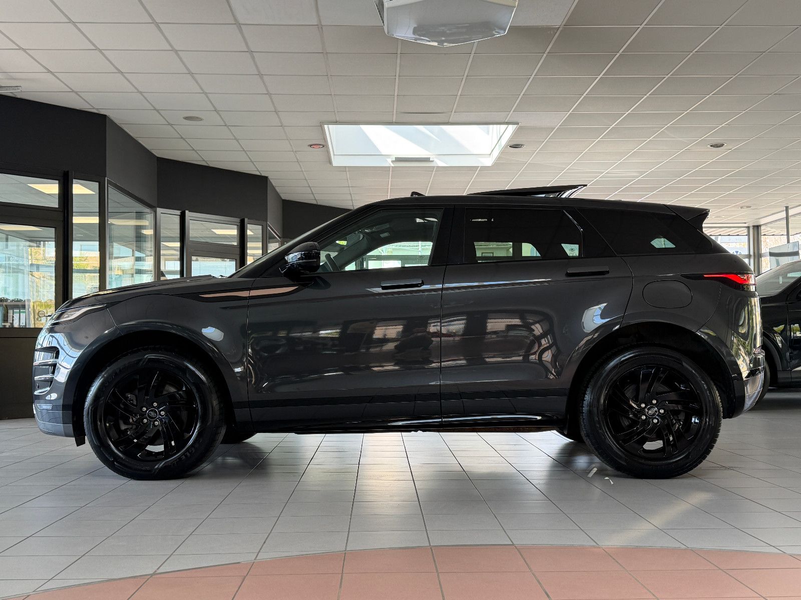 Fahrzeugabbildung Land Rover Range Rover Evoque S Hybrid /R-DYNAMIC/PANO/KAM