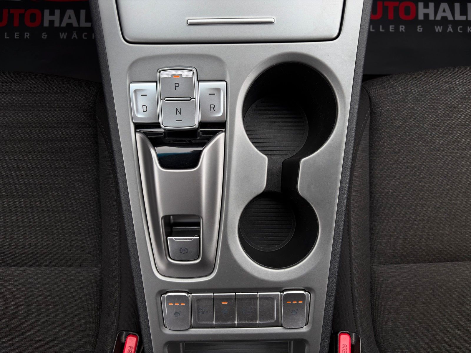 Fahrzeugabbildung Hyundai KONA E Select LHZ SHZ ACC PDC LKA CarPlay CAM