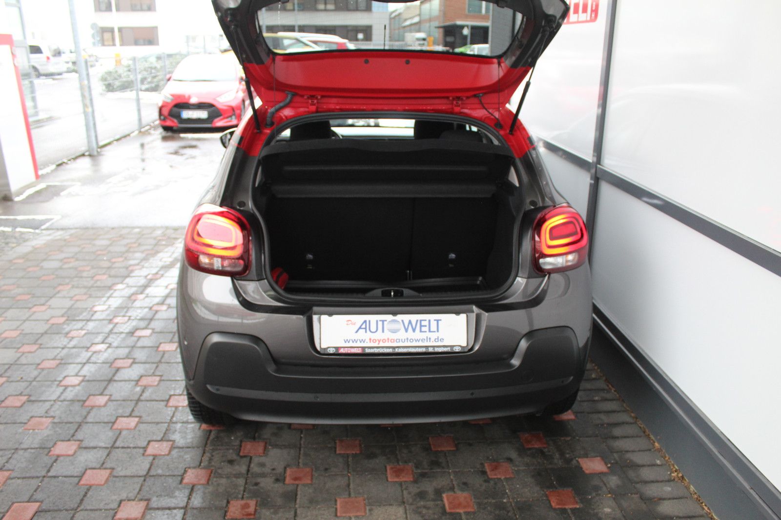 Fahrzeugabbildung Citroën C3 Pure Tech 1,2 S&S Shine Navi