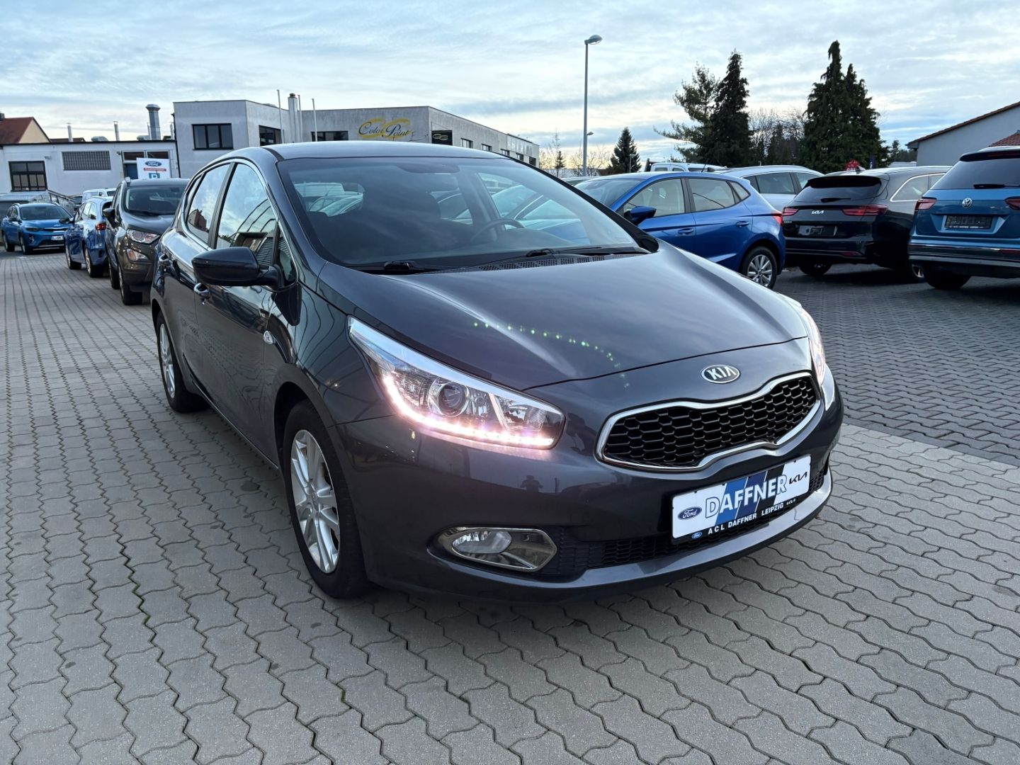 Fahrzeugabbildung Kia Ceed FIFA World Cup Edition Navi Mehrzonenklima