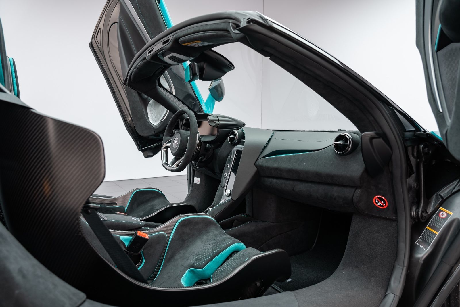 Fahrzeugabbildung McLaren 750S Spider/FULL CARBON/LIFT/STOCK/SENNA SEATS/