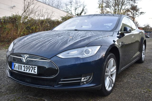 Tesla Model S 85D Allradantrieb *FREE SUPERCHARGING*