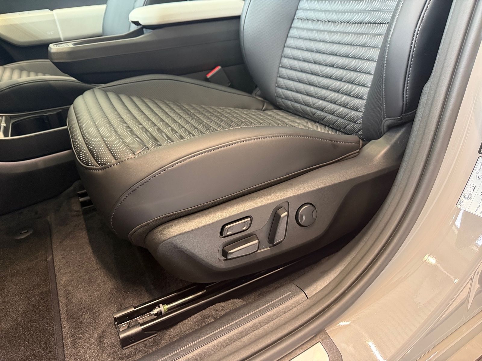 Fahrzeugabbildung Kia EV4 81 FWD GTL DWP COM GD