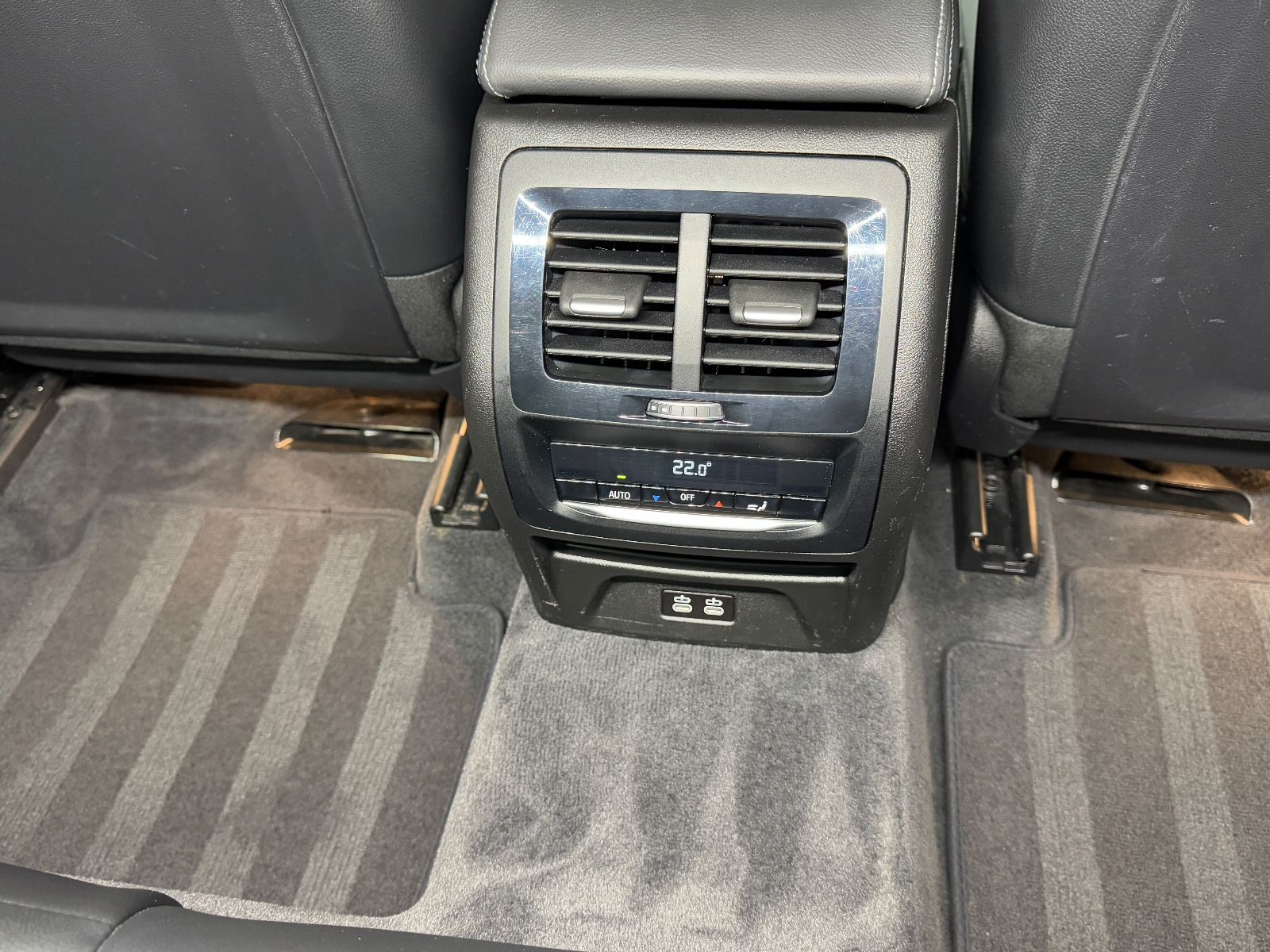 Fahrzeugabbildung BMW X3 xDrive 20d|LEDER|NAVI|M-SPORT 19 ZOLL|AHK