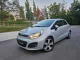Kia Rio 1.4 Spirit - TÜV bis 03/2027 - Kia Rio in Nürnberg