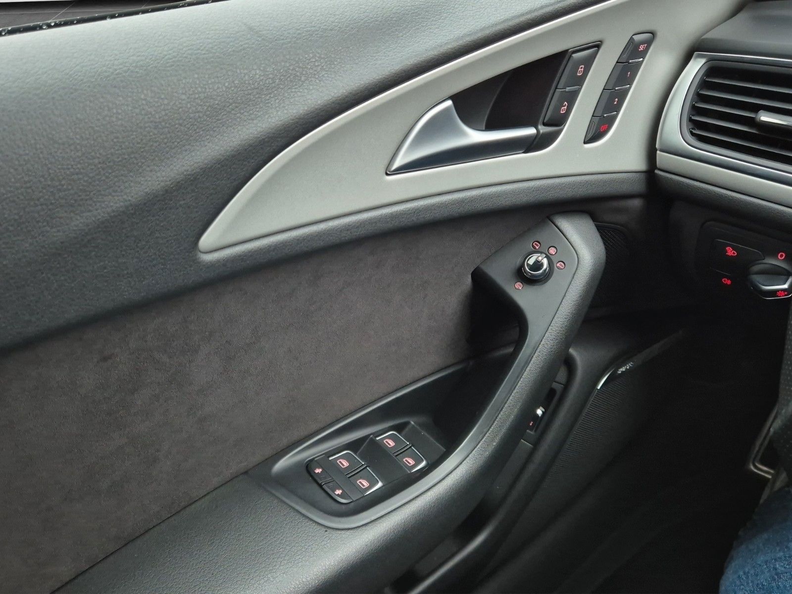 Fahrzeugabbildung Audi A6 AV 3.0TDI QUAT S LINE HUD BOSE MEMORY RAUTE