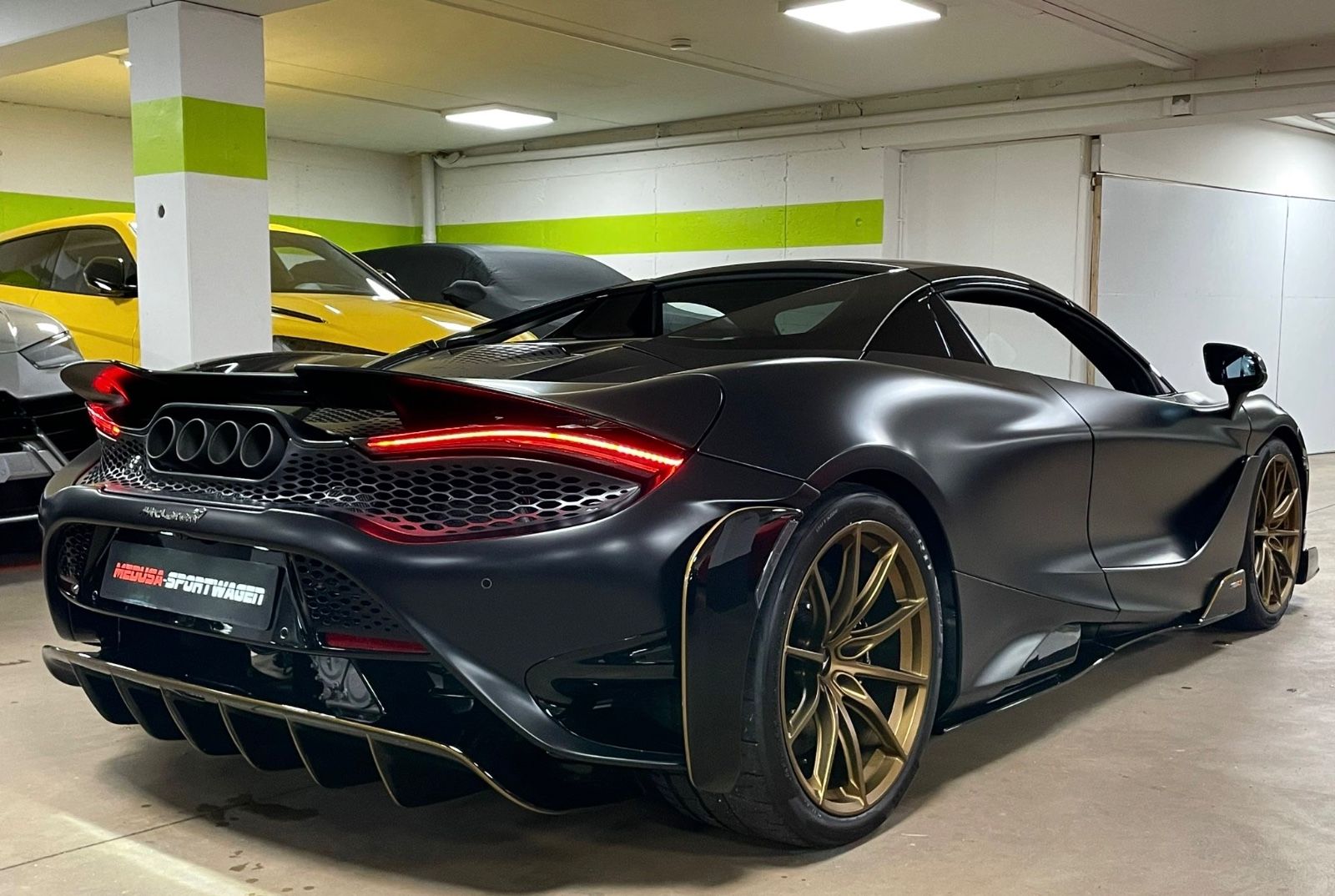 Fahrzeugabbildung McLaren 765LT SPIDER MSO LIFT B&W ALCANTARA RACING SEATS