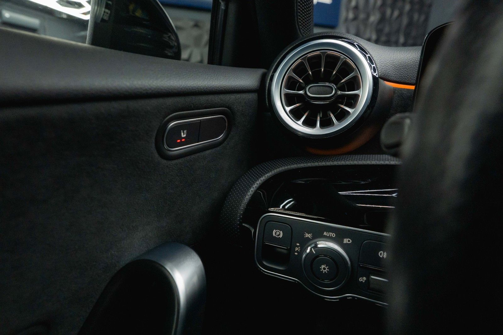 Fahrzeugabbildung Mercedes-Benz A 250 AMG Line Night-Paket *ACC*Head Up*DAB*19%*