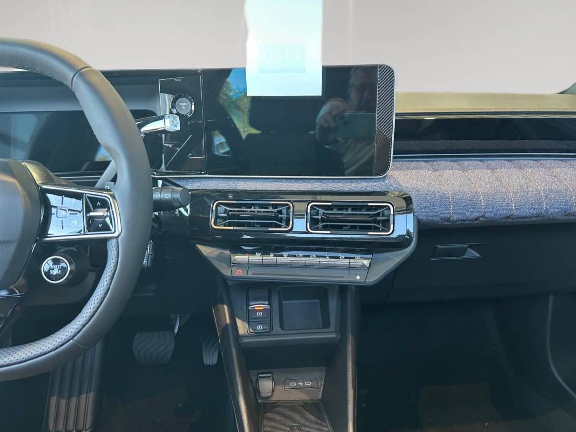 Fahrzeugabbildung Renault 4 E-Tech elektrisch Techno 'plein sud' 150 Comfo